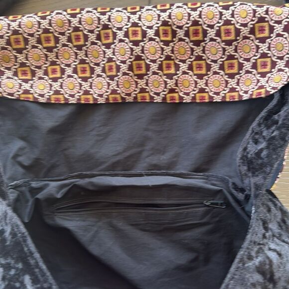 Patterned & Black Messenger Shoulder Bag Crossbody Flap Over Closure Casual EUC - Picture 5 of 13